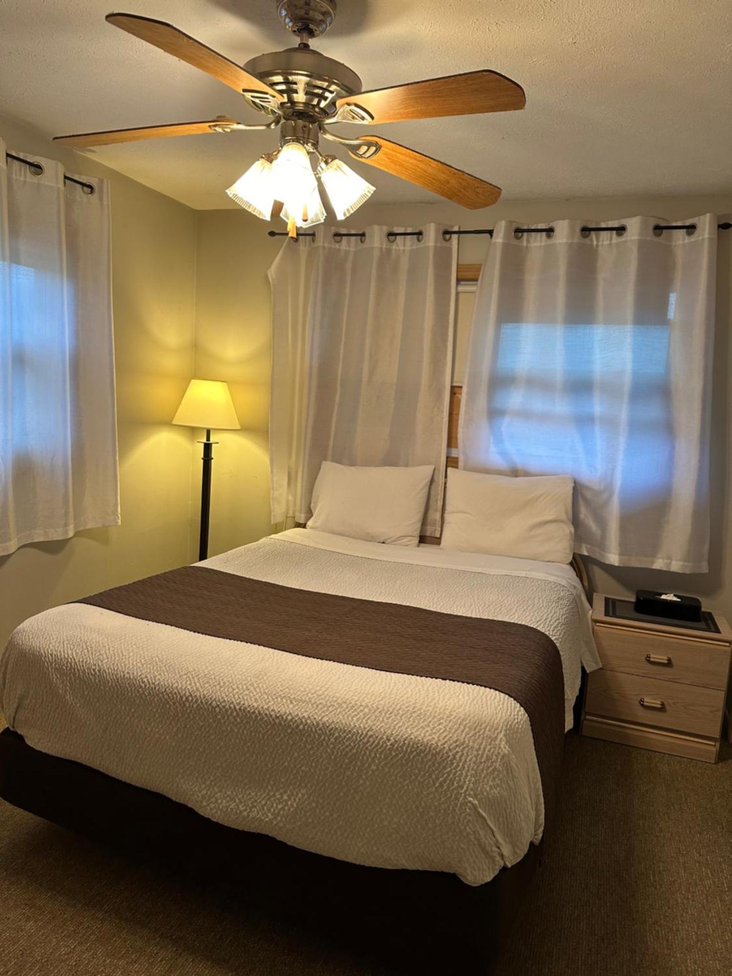 Lakeview Motel & Cottage 킨카딘 외부 사진